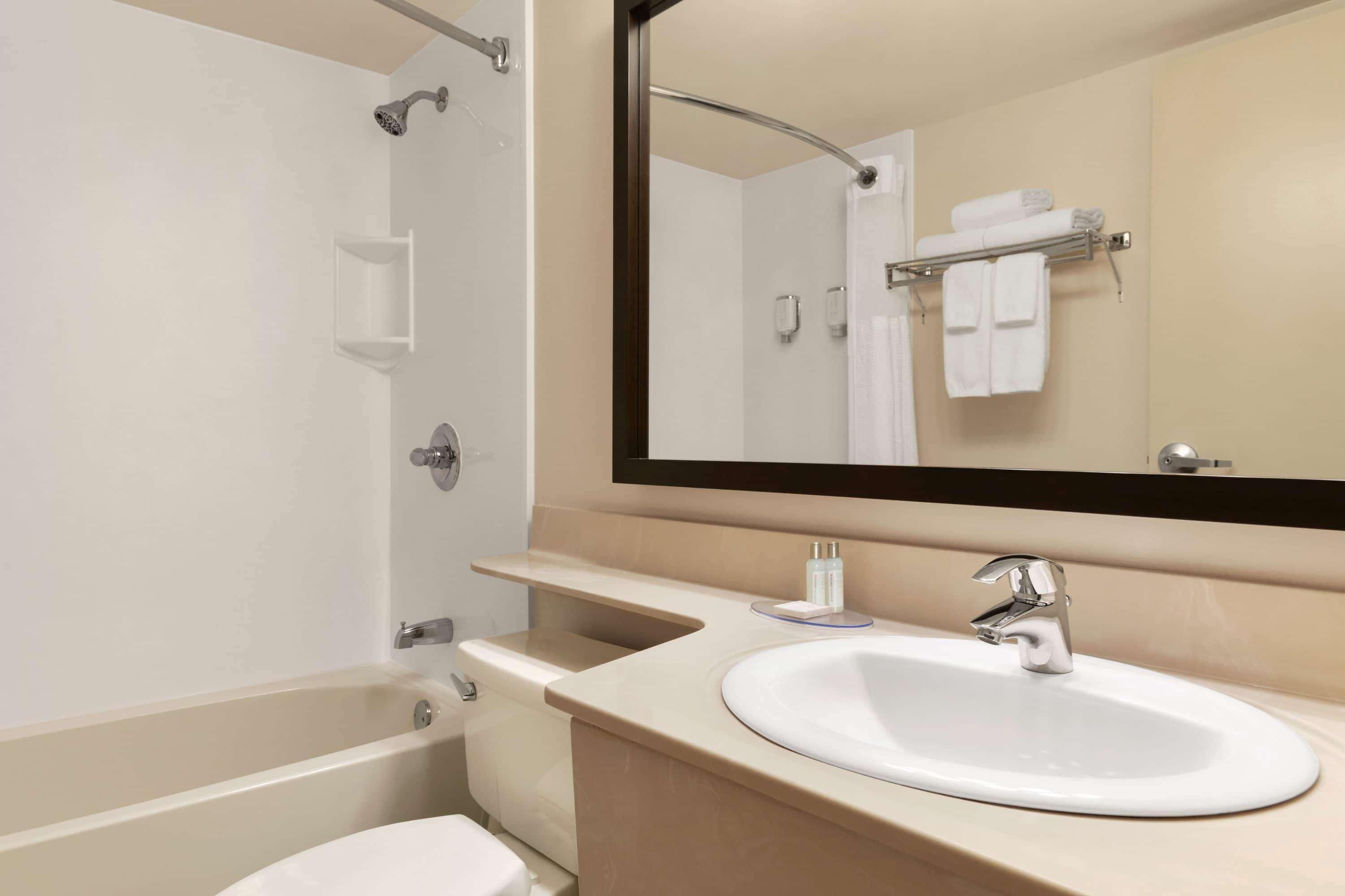Travelodge Suites By Wyndham Монктон Екстер'єр фото
